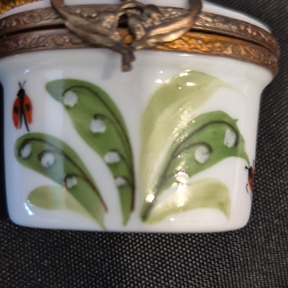 Limoges Porcelain Trinket Box With Lily of The Valley and Lady Bug design - Picture 3 of 10